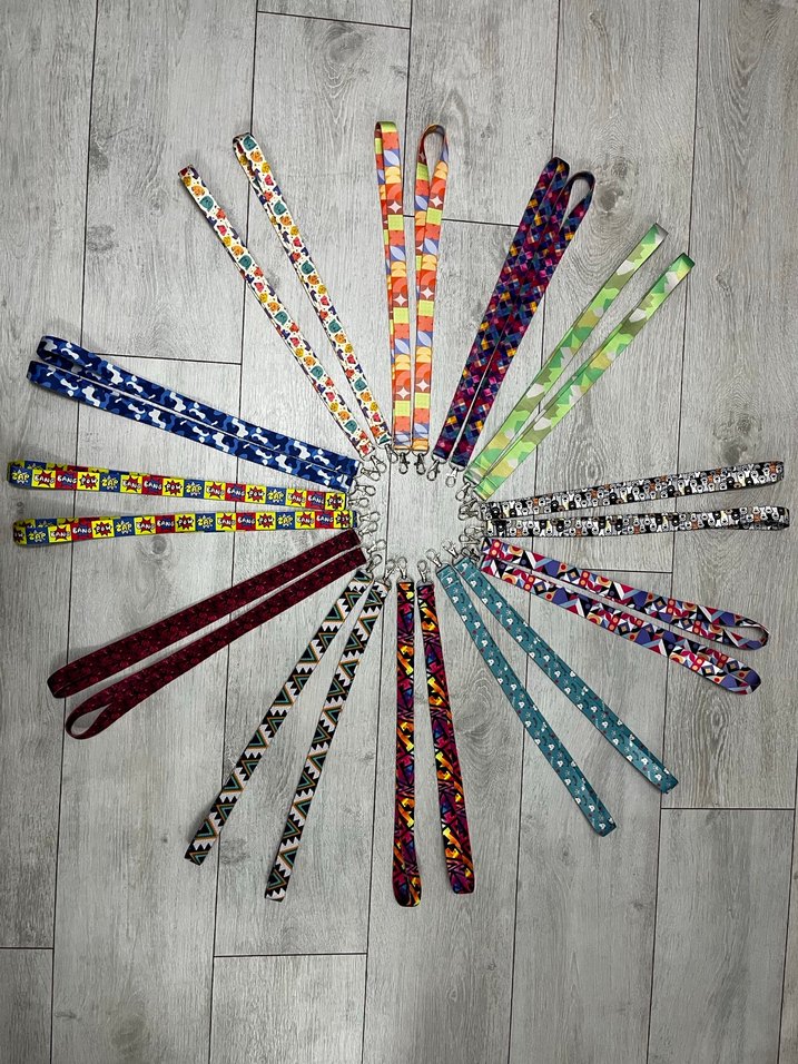 Renkli Desenli Kart Askısı - Görsel 5