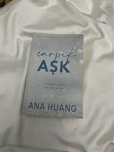 Ana Huang Çarpık Aşk