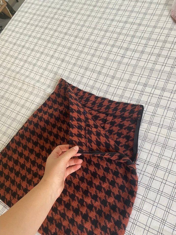 Kahverengi Kazayağı Desenli Mini Etek - Görsel 2