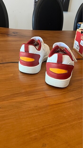 Galatasaray Yenidir üç kez giyilmiştir