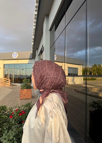 Diğer Eşarp