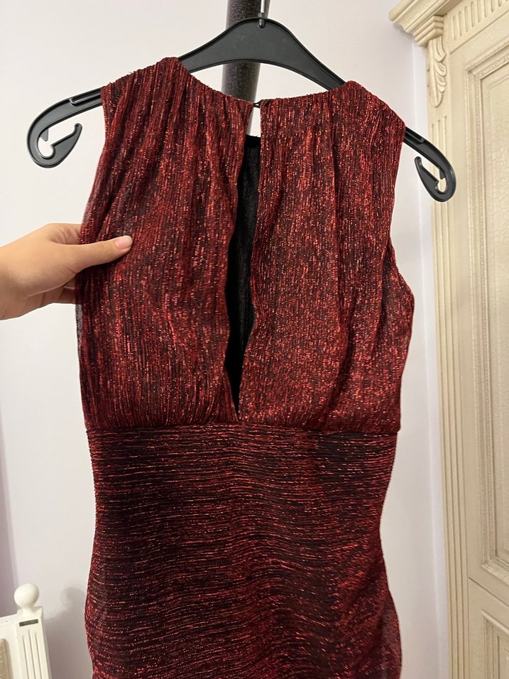 Bordo Drapeli Yüksek Yakalı Midi Elbise - Görsel 3