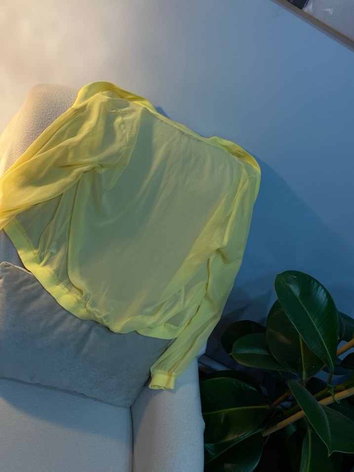 Şeffaf Sarı Kadın Bluz, Yüksek Yakalı - Görsel 3