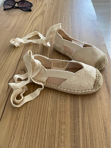 23 Beden Zara çocuk sandalet