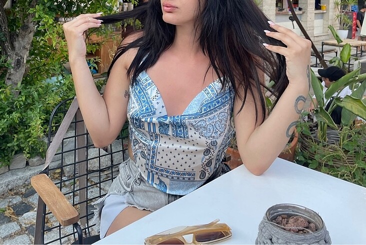TRENDYOLMİLLA BLUZ M Beden