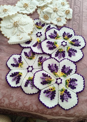 Sarı Çiçekli Beyaz Örgü Dekoratif Örtü - Görsel 10