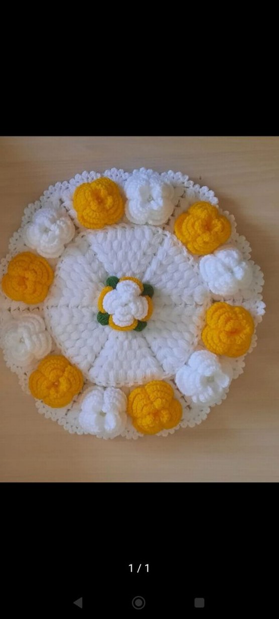 Sarı Çiçekli Beyaz Örgü Dekoratif Örtü - Görsel 4