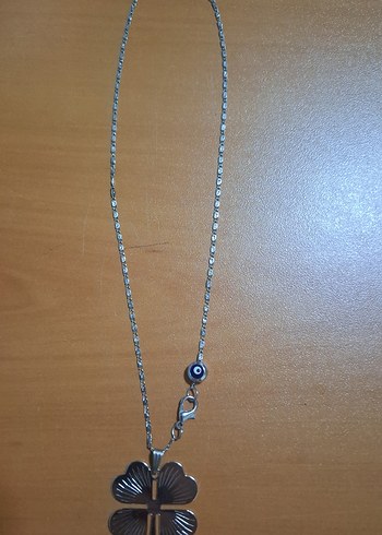 Beden Uzun Zincirli Gri Yonca Kolye