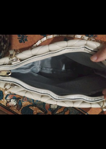 Zincir Detaylı Beyaz Kadın Çanta - Görsel 4