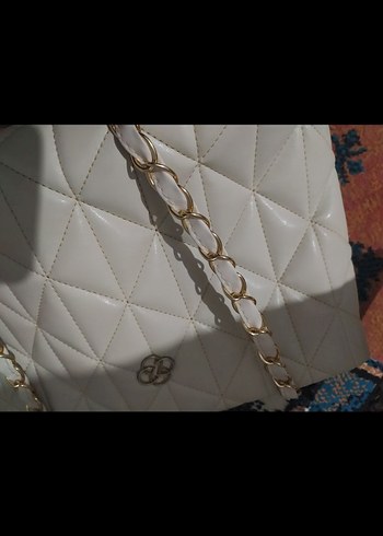 Zincir Detaylı Beyaz Kadın Çanta - Görsel 3