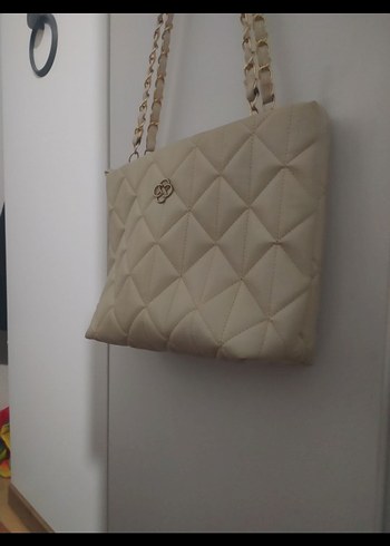 Zincir Detaylı Beyaz Kadın Çanta - Görsel 2