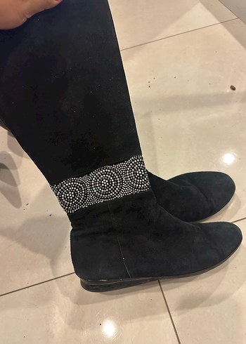 Kemal Tanca Pul Detaylı Siyah Süet Dizüstü Çizme