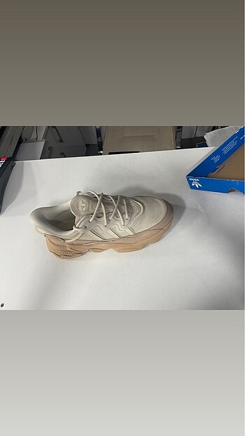 Adidas Adidas OZWEEGO Unisex bej sneaker
