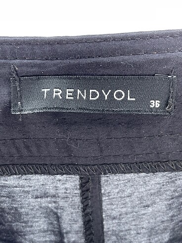36 Beden çeşitli Renk Trendyol & Milla Düz Kesim %70 İndirimli.