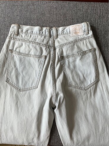 38 Beden pull and bear mom jean buz mavisi