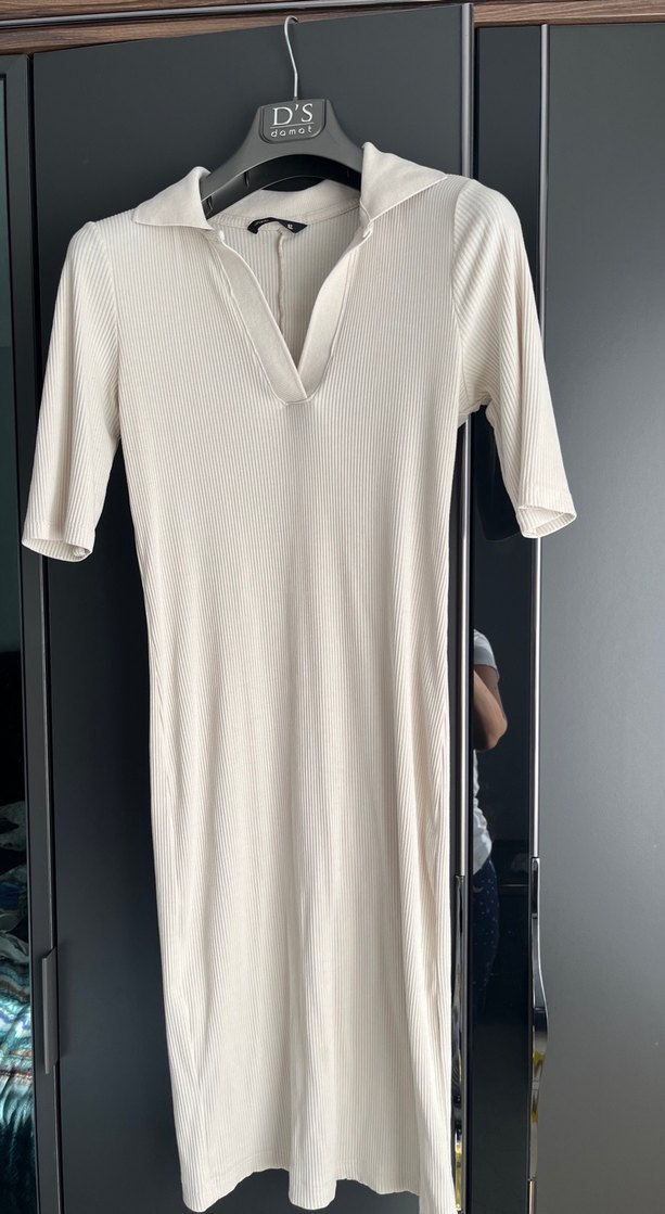 Ekru Piliseli V Yakalı Uzun Elbise - Görsel 2