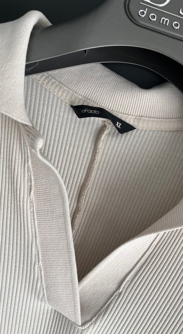 Ekru Piliseli V Yakalı Uzun Elbise - Görsel 4