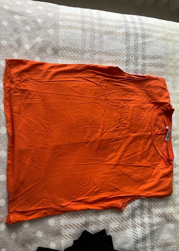 Kolsuz vatkalı tişört - Görsel 3