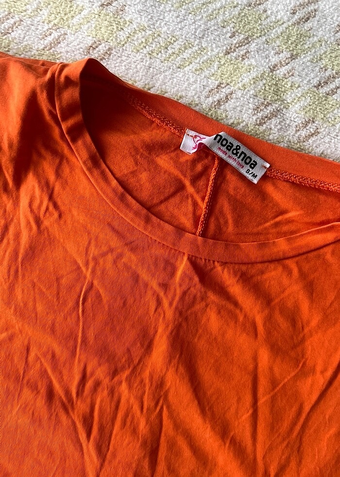 Kolsuz vatkalı tişört - Görsel 2