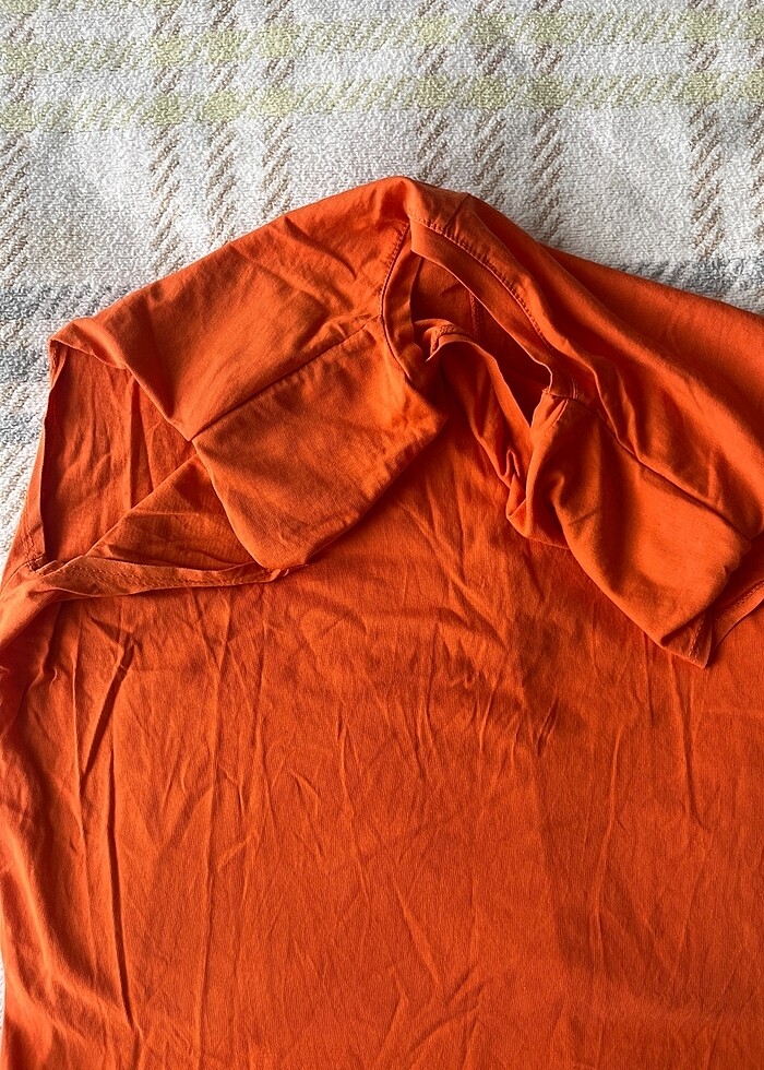 Kolsuz vatkalı tişört - Görsel 5