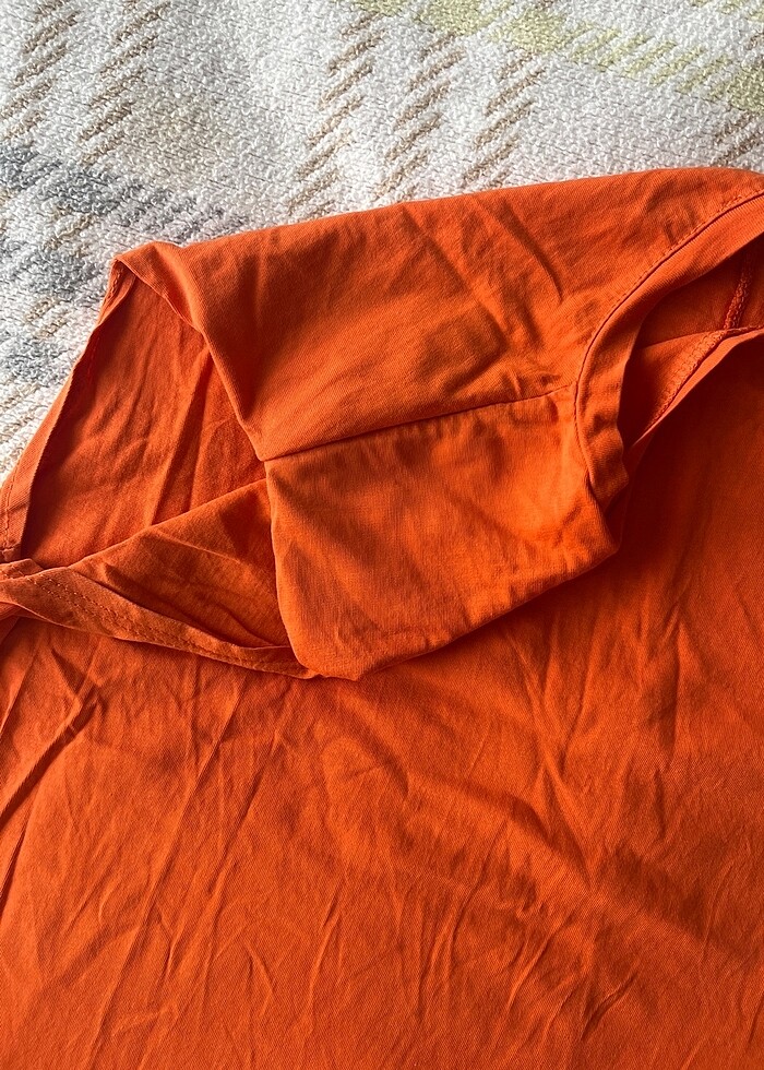 Kolsuz vatkalı tişört - Görsel 4