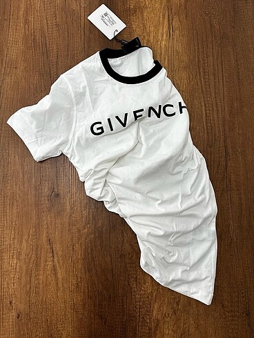 GIVENCHY Gıvenchy tişört