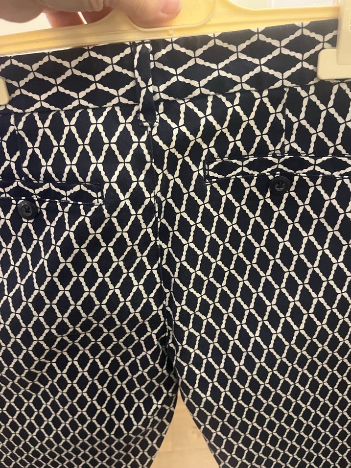 Gap beyaz ve lacivert üzeri Yılan Desenli Kadın Kumaş Pantolon - Görsel 3