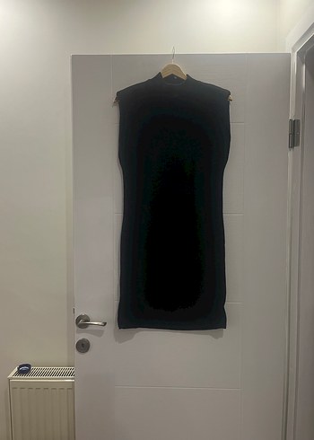 Siyah Yüksek Yakalı Kolsuz Uzun Elbise - Görsel 2