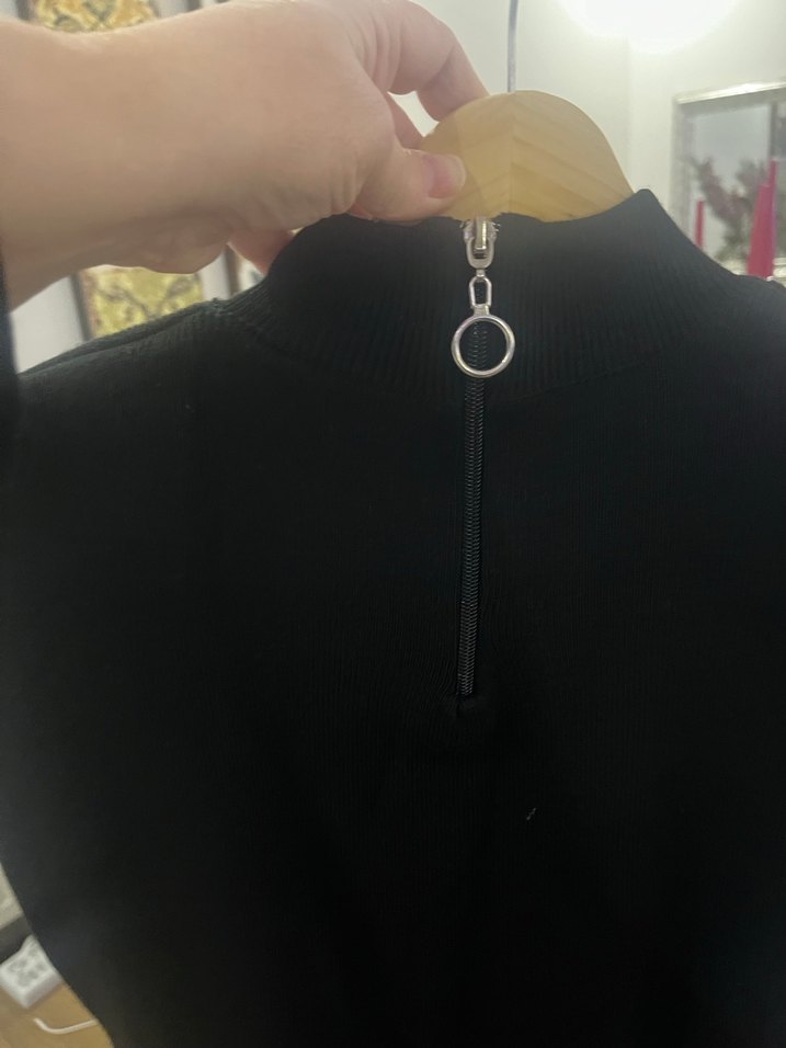 Siyah Yüksek Yakalı Kolsuz Uzun Elbise - Görsel 3