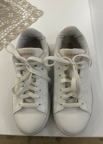 Adidas Beyaz Bağcıklı Kadın Spor Ayakkabı - Görsel 2