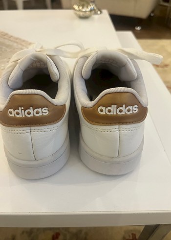 Adidas Beyaz Bağcıklı Kadın Spor Ayakkabı - Görsel 3