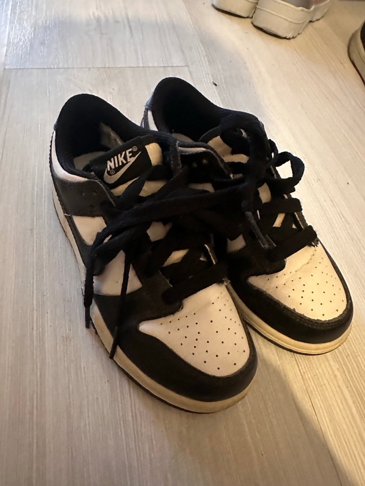 Nike Siyah-Beyaz Bağcıklı Kadın Spor Ayakkabı - Görsel 4