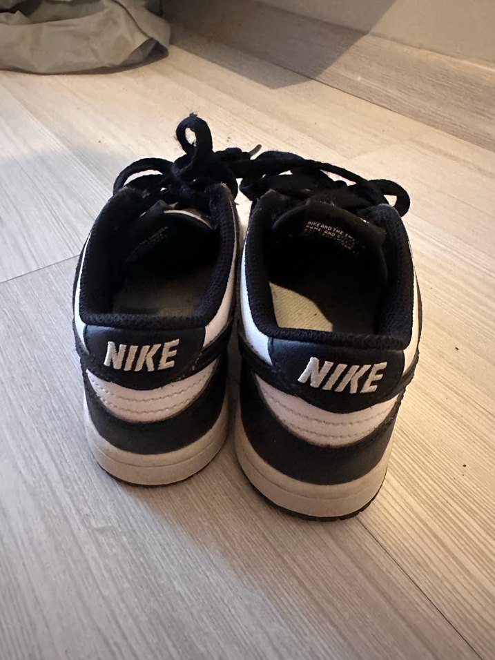 Nike Siyah-Beyaz Bağcıklı Kadın Spor Ayakkabı - Görsel 5