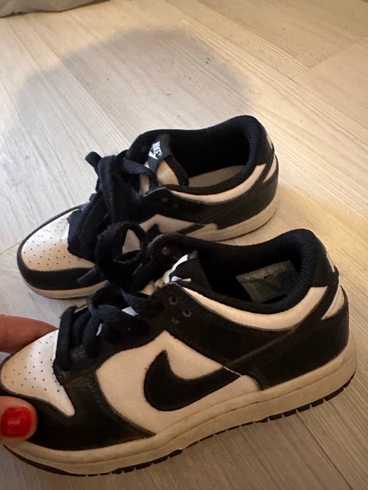 Nike Siyah-Beyaz Bağcıklı Kadın Spor Ayakkabı - Görsel 3