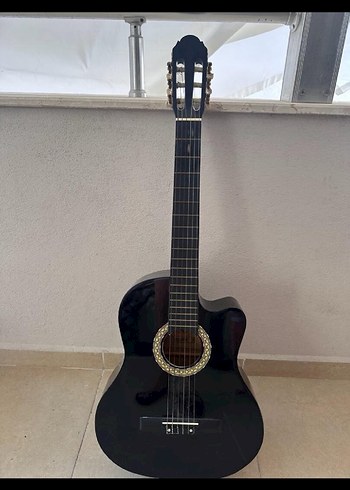 Siyah Klasik Gitar (izmirdekiler yazsın)