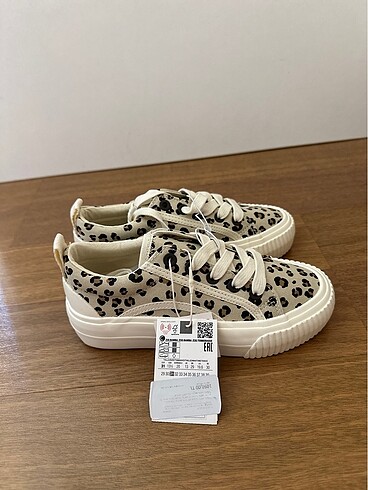 31 Beden Zara Çocuk Sneaker