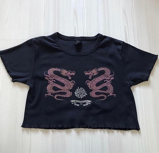 Ejderha desenli tshirt