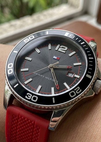 Tommy Hilfiger Kirmizi Kordonlu Kol Saati