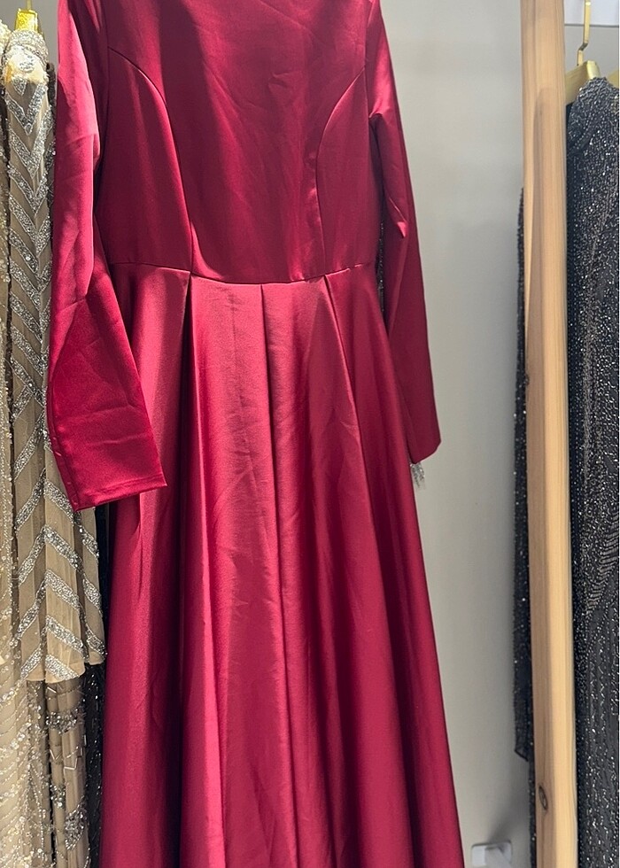 Bordo kuyruklu abiye - Görsel 3