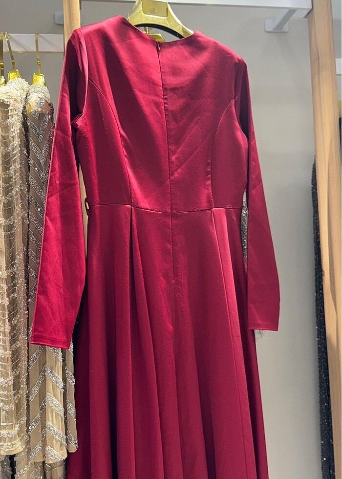 Bordo kuyruklu abiye - Görsel 4