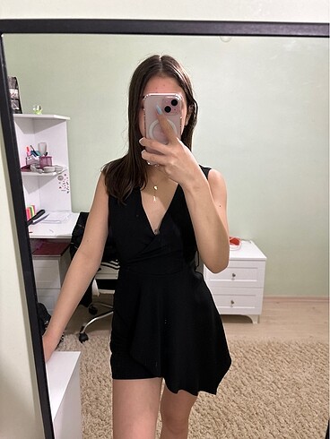 Siyah şortlu elbise