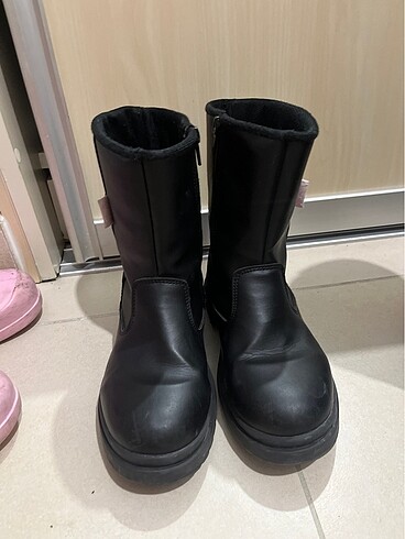 LC Waikiki Kız çocuk bot