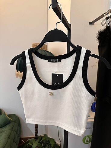 CHANEL CROP
