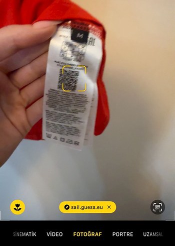 Kırmızı V Yaka Guess Tişört - Görsel 3