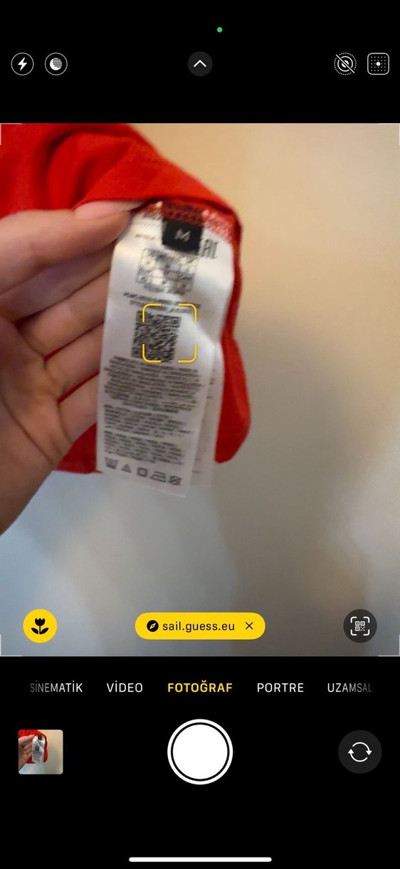 Kırmızı V Yaka Guess Tişört - Görsel 3