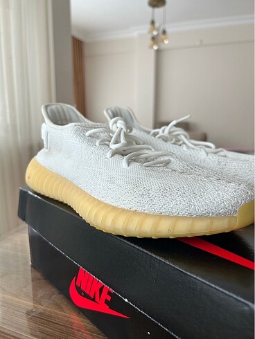yeezy beyaz ayakkabı