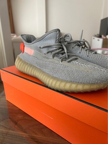 Adidas yeezy gri ayakkabı