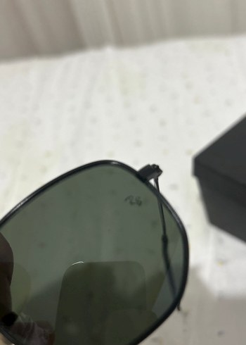 Ray-Ban Siyah Minimalist Kadın Güneş Gözlüğü - Görsel 2
