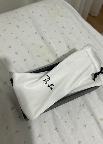 Ray-Ban Siyah Minimalist Kadın Güneş Gözlüğü - Görsel 5