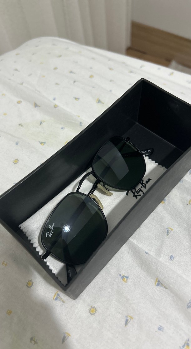 Ray-Ban Siyah Minimalist Kadın Güneş Gözlüğü - Görsel 4